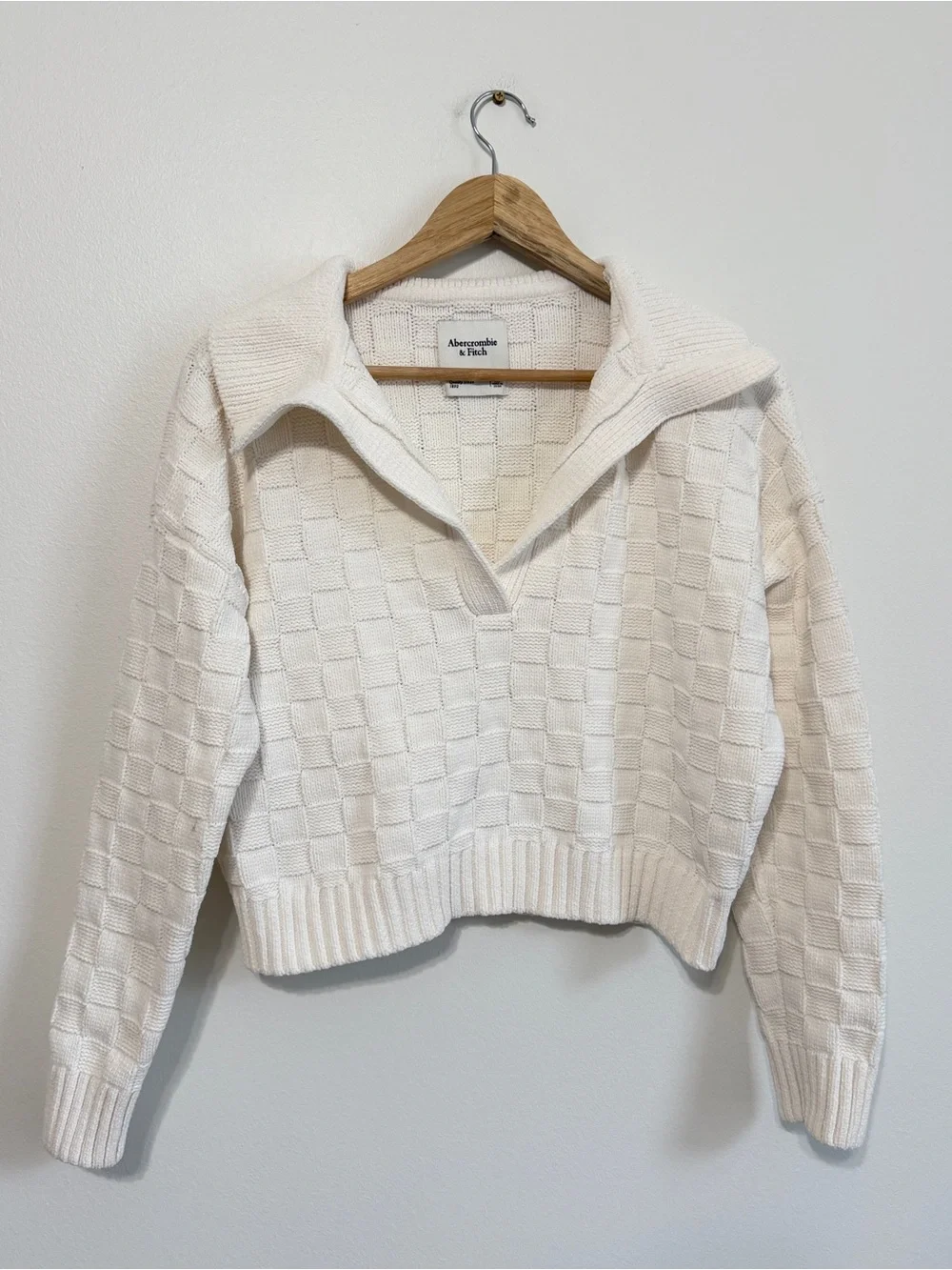 Abercrombie & Fitch Checkerboard Stitch Notch-Neck Sweater Size XS